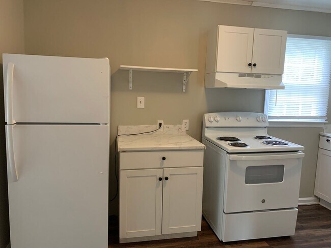 Building Photo - 2209 Milburnie * 3 brm 1.5 bath * Central ...