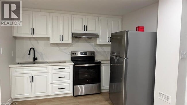 Building Photo - 19 Pointer St