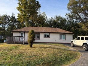 Building Photo - 809 Mt Airy Rd
