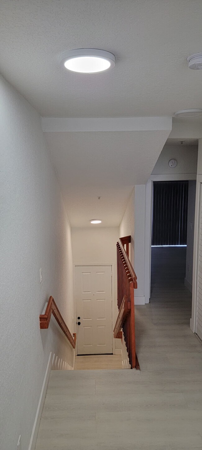 Building Photo - 781 SW 148th Ave
