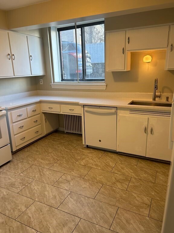 20 Ashland St Unit G, Worcester, MA 01609 Condo for Rent in Worcester