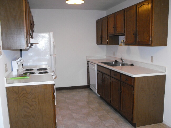 Building Photo - 12878 Raymond Dr
