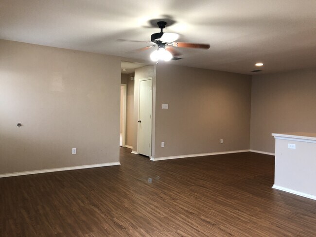 Foto del edificio - 2 bedroom 2 Bath Duplex in Crowley