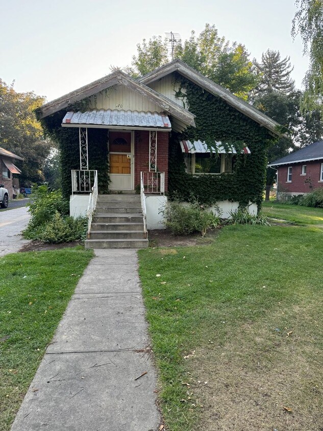 Primary Photo - 170 N 1st W St
