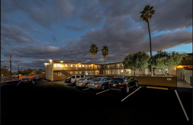 Foto del edificio - 4302 E Bellevue St