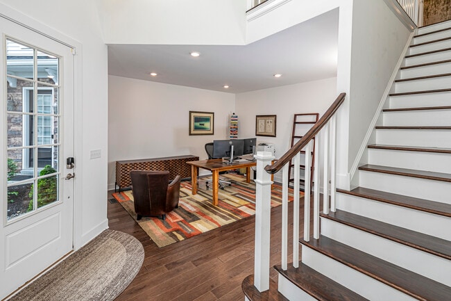 Building Photo - 28 Dogleg Ln