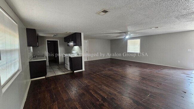 Foto del edificio - 2749 Frontier Ave