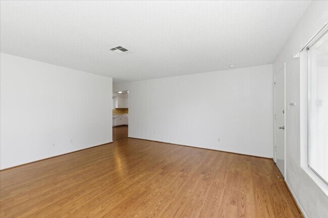 Building Photo - Prime Location for Busy Med Students