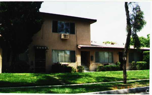 Building Photo - 405 Silverwood Ave