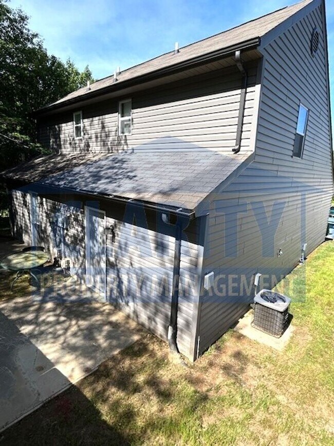 Foto del edificio - Centrally located two bedroom duplex!