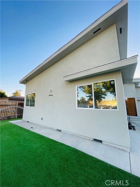 Foto del edificio - 6743 Atoll Ave