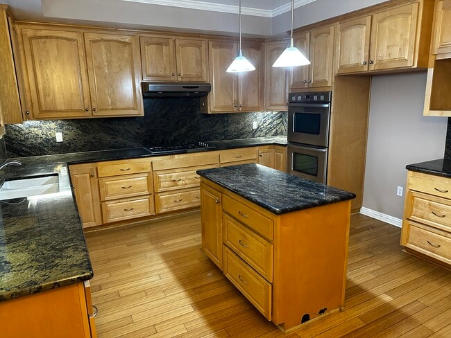 Building Photo - 5560 Buffalo Ave