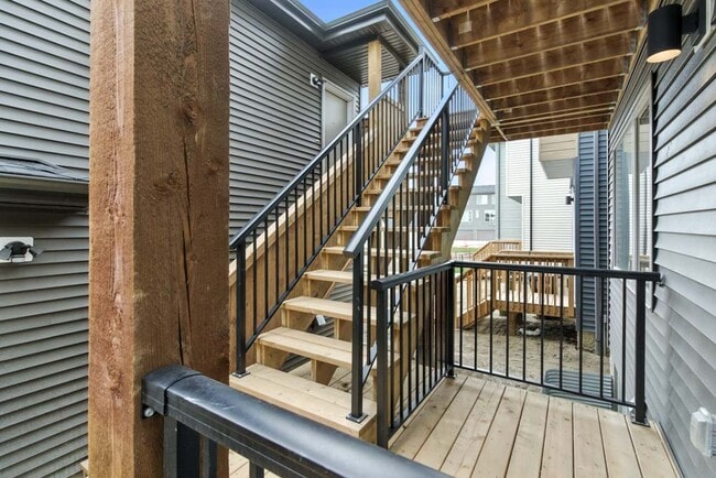 Building Photo - 7462 Klapstein Cres SW