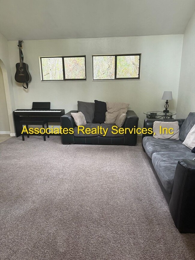 Foto del edificio - Country Living w/ Lots of Light!!!- Must See