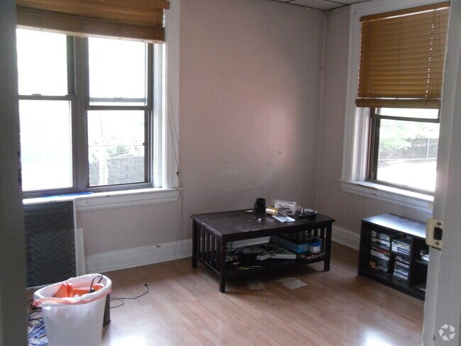 Building Photo - 223 Halket St