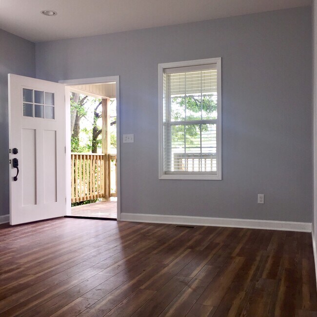 Foto del edificio - 1709 Oxmoor Rd