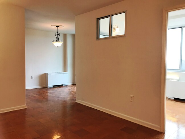 Building Photo - 10401 Grosvenor Pl