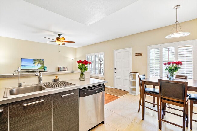 Kitchen/Dining - 11733 Avon Way
