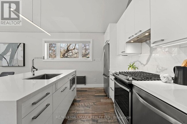 Building Photo - 272 King Edward Ave