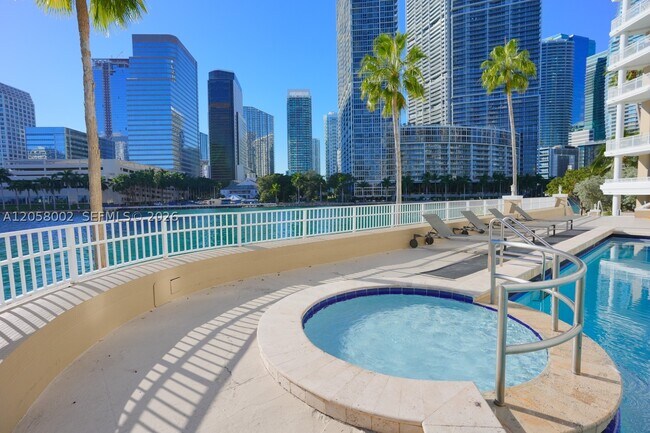 Foto del edificio - 701 Brickell Key Blvd