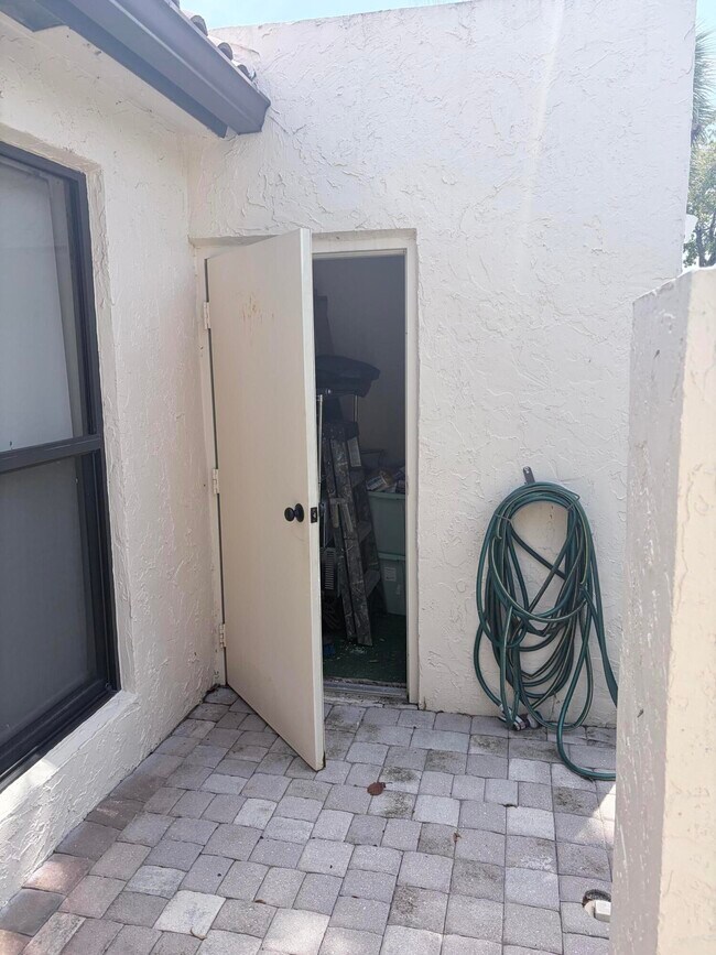 Foto del edificio - 3072 Inglewood Terrace
