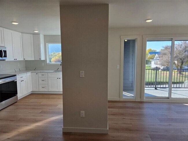 Foto del edificio - 819 9th Ave W