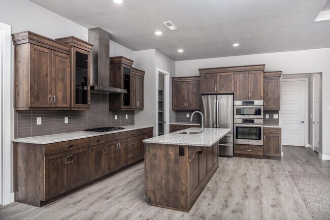 Building Photo - 1861 N Mountain View Dr