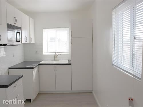 Foto del edificio - 1308 W 53rd St