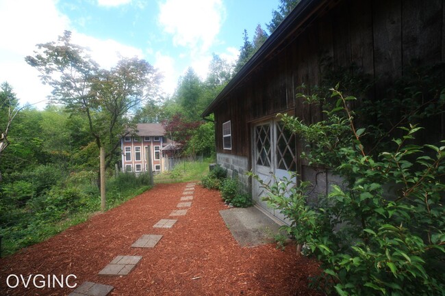 Building Photo - 3 br, 3 bath House - 410 E Probert Rd Unit A