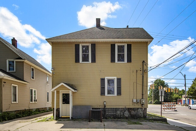 Back entrance - 1403 S Burdick St