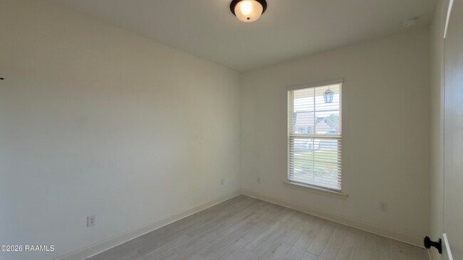 Building Photo - 119 Interpreter St