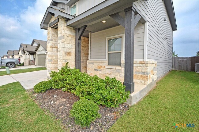 Building Photo - 723 Myrtle Path