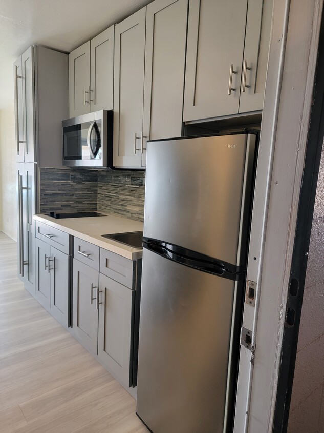 Kitchen Right looking from entrance - 85-933 Bayview St