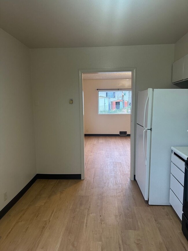 Building Photo - 541 Jensen-