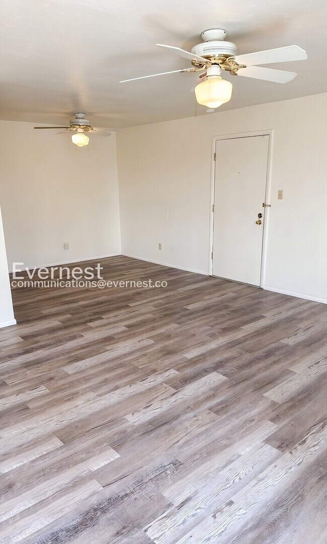 Building Photo - 2 Bed/2 Bath Condo with Modern Amenities / Coming Soon!