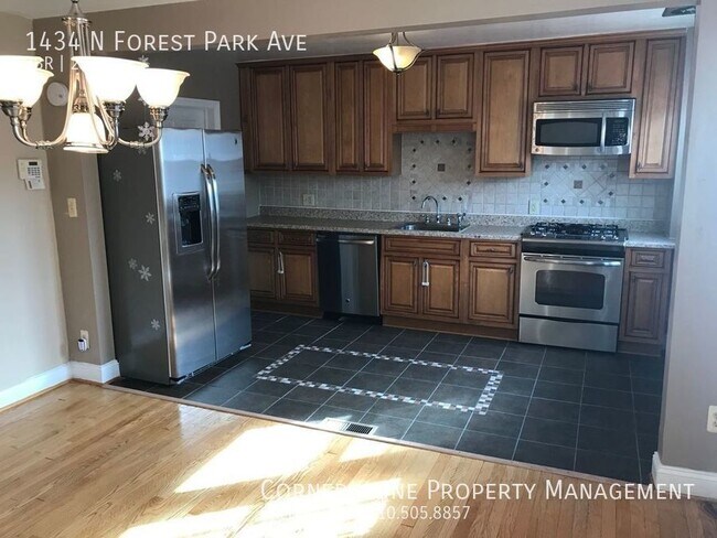 Building Photo - 3 Bed 2 Full Bath I $1850 | 1434 N Forest ...