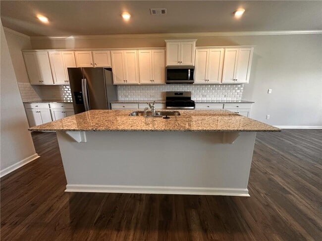 Building Photo - 140 Landsdowne Way SE