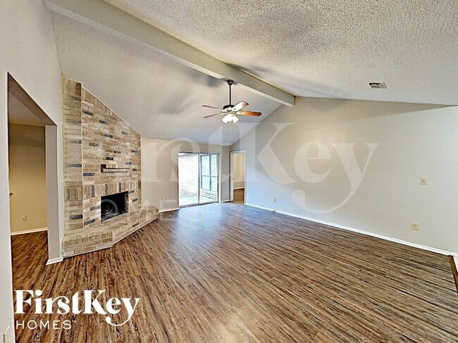 Building Photo - 10507 Village Trail Dr