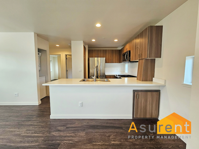 Building Photo - New Townhome in Ashland Available Now!