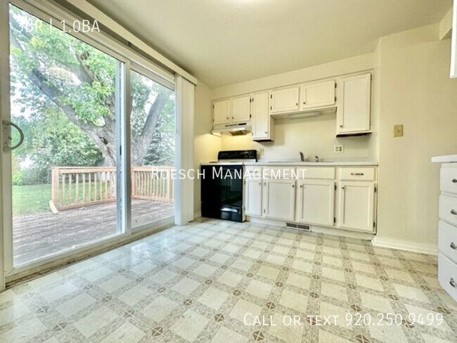 Building Photo - Recently Renovated 3 Bedroom 1 Bath Single...