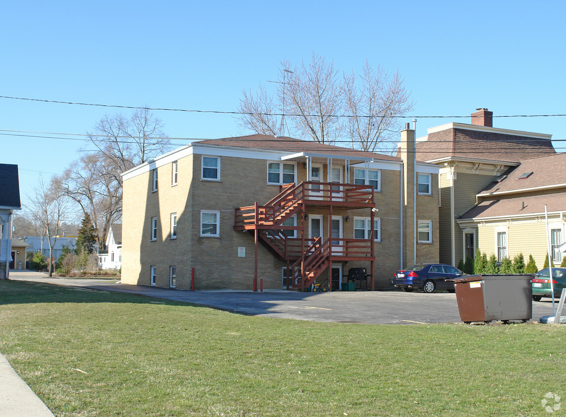 312 E Washington St, Marengo, IL 60152 Apartments - Marengo, IL