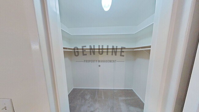 Foto del edificio - 2Bd 2Ba Spacious Newport Bay Front Condo