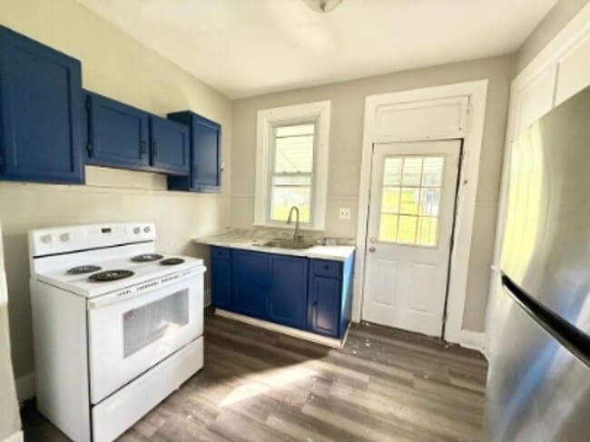 Building Photo - 419 N 4th St