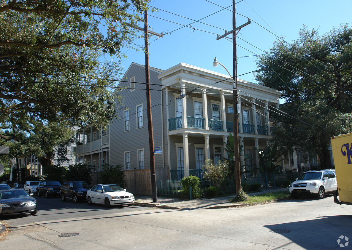 Foto principal - 1331 Josephine St