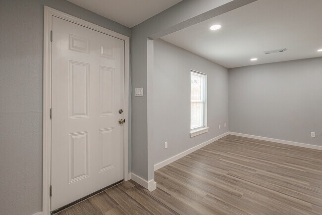 Building Photo - 2725 Avenue F Unit RR | 1800/mo | 3 Beds |...