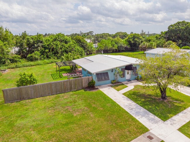 Building Photo - 170 Banyan Dr