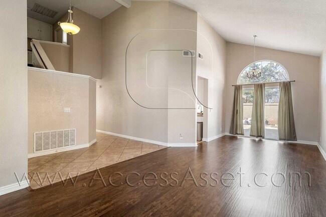 Foto del edificio - Beautiful 3 Bed/3 Bath Home In Temecula!