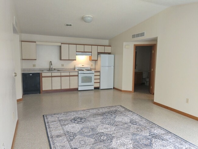 Building Photo - 212 S Silverwood Ln