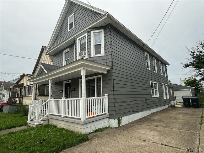 Foto del edificio - 165 Roland Ave