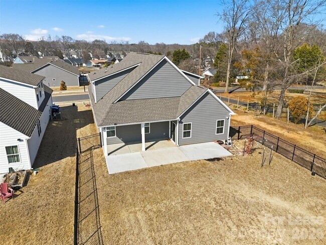 Building Photo - 6425 Cumberland Dr